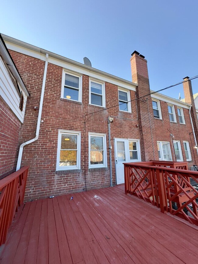 Foto del edificio - Charming 3Bed/2Bath Townhome in Dundalk, MD!