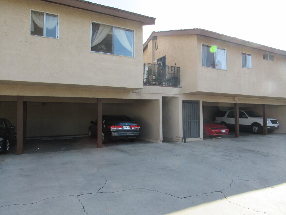 Building Photo - 6411 Western Ave