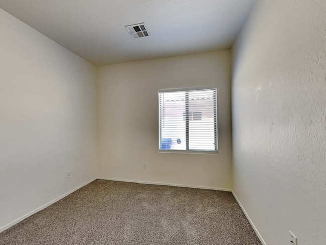 Building Photo - 2102 E La Costa Dr