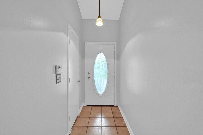 Foto del edificio - 9687 Hersham Ct