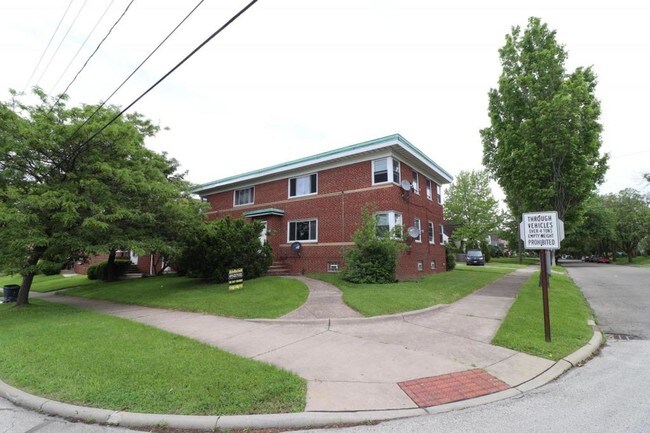 Building Photo - 4101 Ridge Road #05