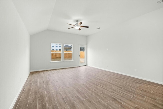 Foto del edificio - 329 Bright Star Ln