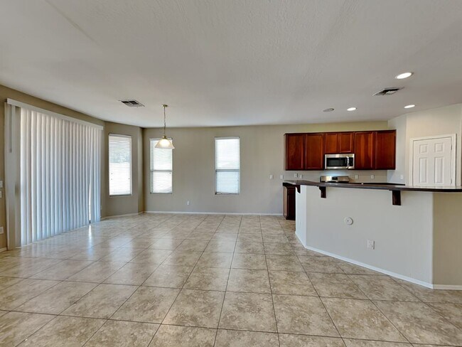 Building Photo - 2614 W Apollo Rd