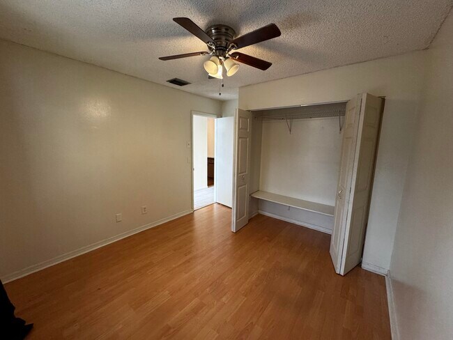 Building Photo - 3831 SW 69th Ave