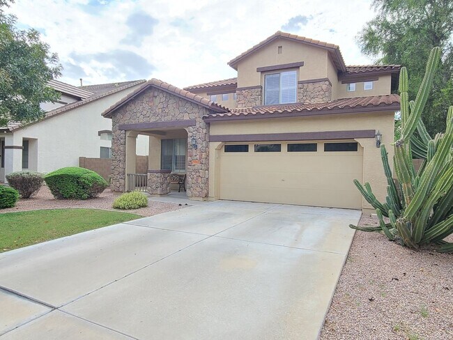 Foto del edificio - 4 bedroom 2.5 bath w/a loft.