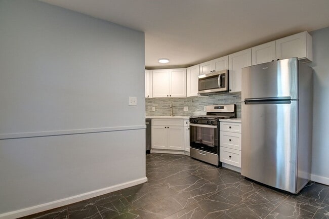 Building Photo - 17 Langley Cir