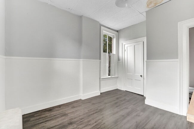 Building Photo - 1 Saint Louis Pl