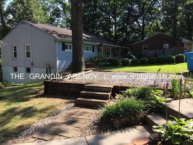 Building Photo - 3023 Hollowell Ave SW