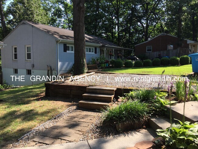 Foto del edificio - 3023 Hollowell Ave SW