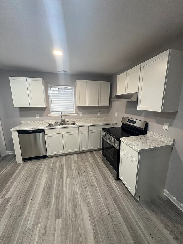 Room in Apartment on Pinedale Cir NW - Room in Apartment on Pinedale Cir NW