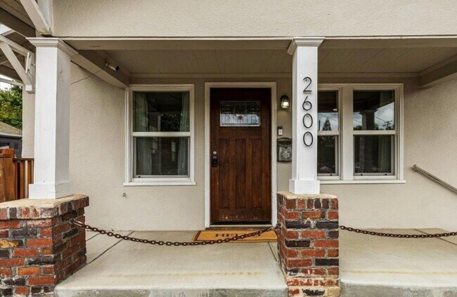 Foto del edificio - Charming 2BR House in Sacramento