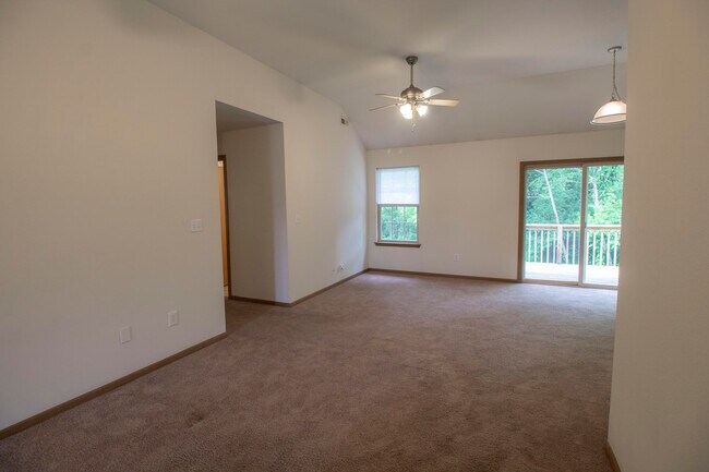 Building Photo - 2121 Ballenger Ln