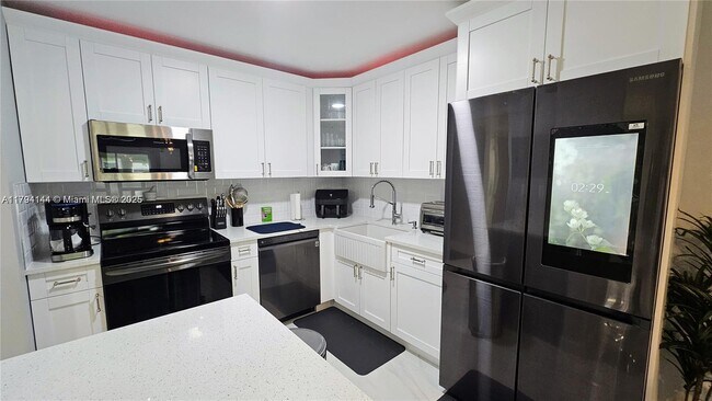 Foto del edificio - 5680 SW 3rd Pl
