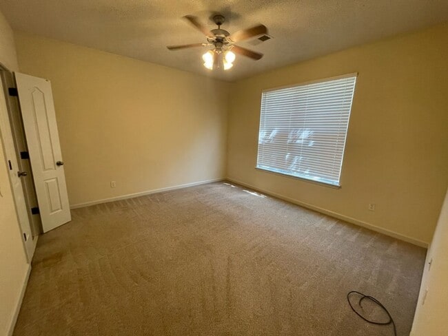 Building Photo - !SPACIOUS 4BDR 2.5BA CONDO IN ARLINGTON H ...