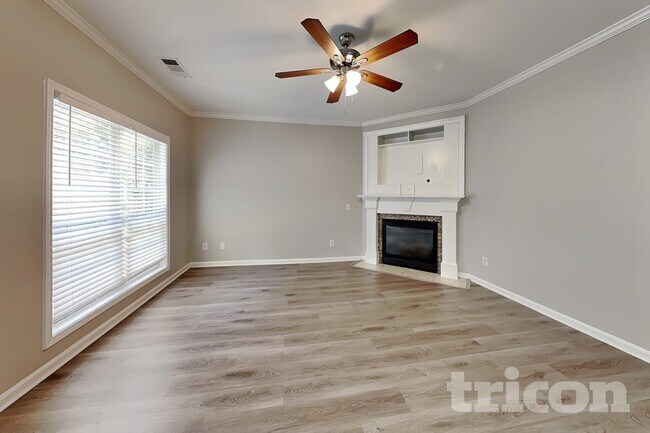 Foto del edificio - 1219 Falls Creek Ct