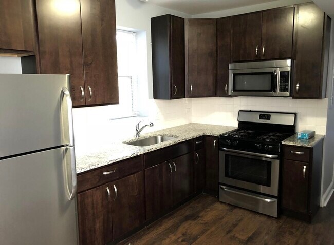 Foto del edificio - 4876 Armitage W Ave