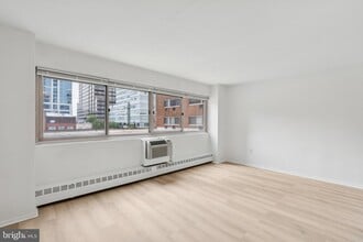 Building Photo - 2101 Chestnut St