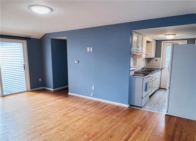 Building Photo - 93 Grand View Dr