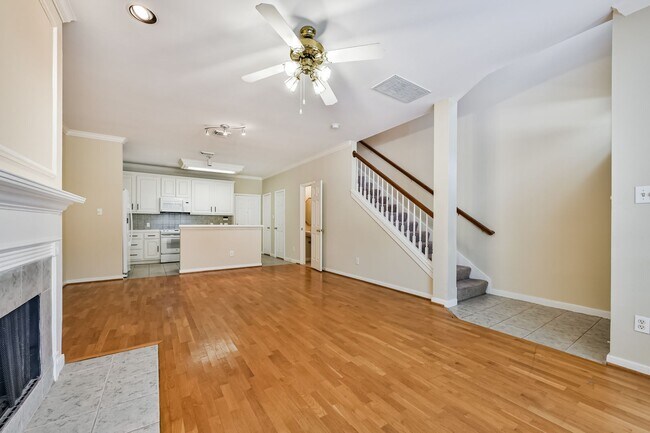 Foto del edificio - Offered by Precision Realty & Management, ...