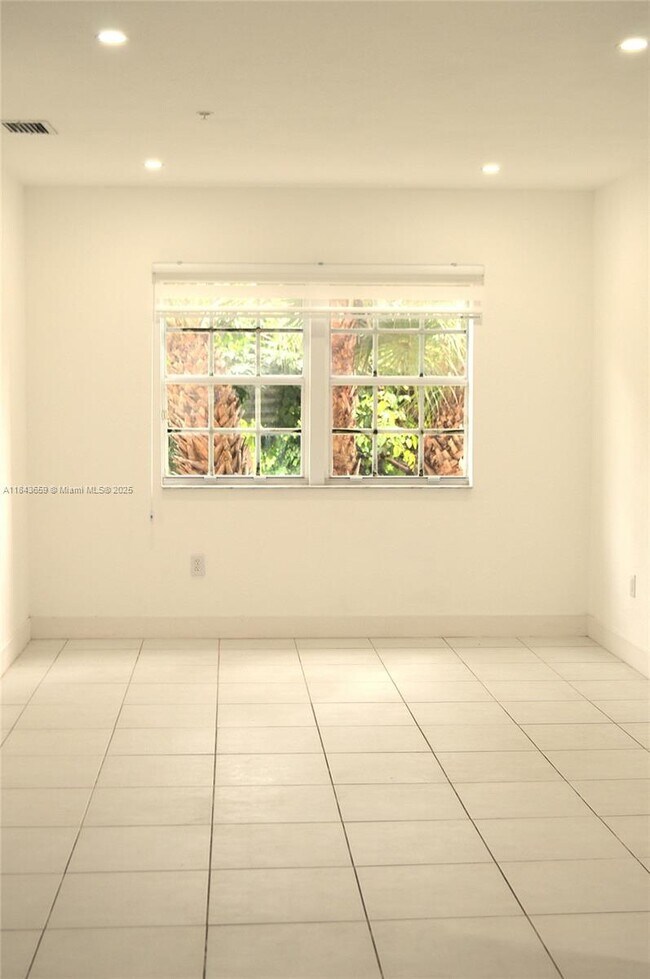 Foto del edificio - 5660 NW 115th Ct