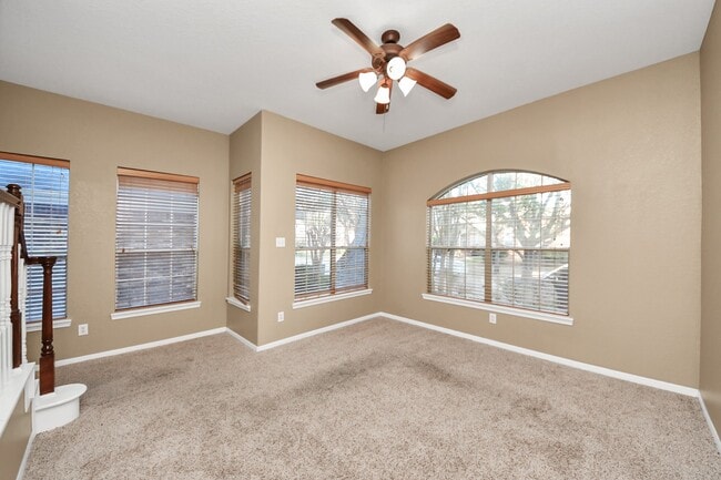 Foto del edificio - 21611 Shallow Glen Ln