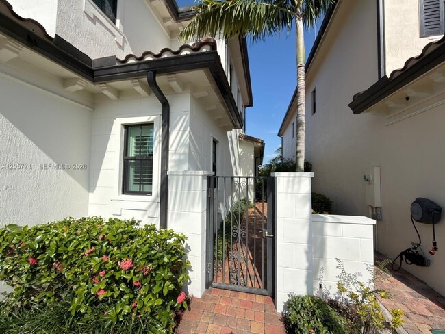 Photo - 455 SW 113th Ln (Pembroke Pines, FL) House