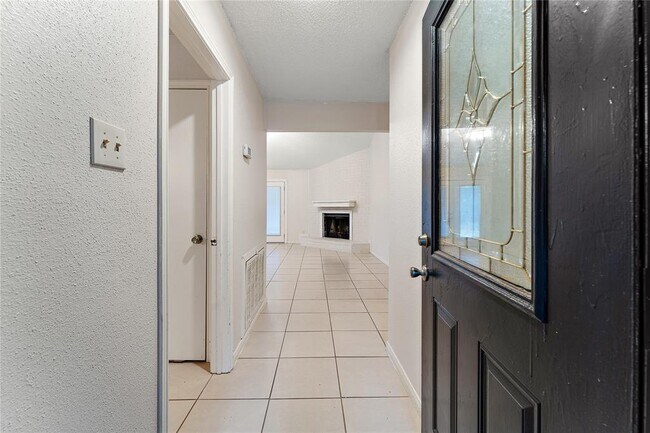 Building Photo - 2704 Saddlehorn Trail