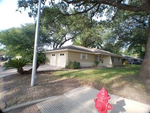 Building Photo - 601 Fresa Rd