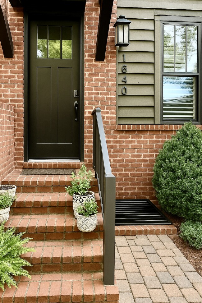 Photo - 1640 Kenilworth Ave Townhome
