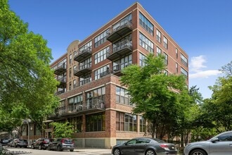 Building Photo - 15 S Throop St