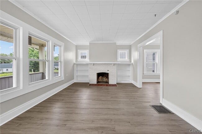 Building Photo - 111 Maplehurst Ave