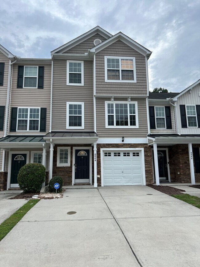 Building Photo - Updated 3-Bedroom 2.5 Bath Townhome in ide...