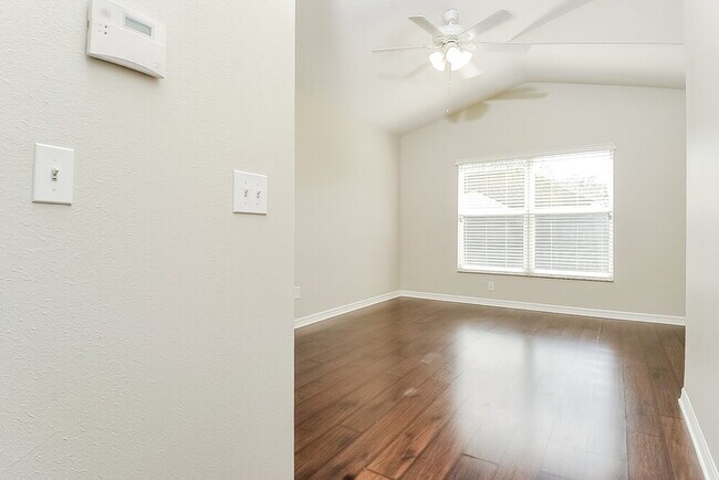 Foto del edificio - 7862 Bristol Park Dr