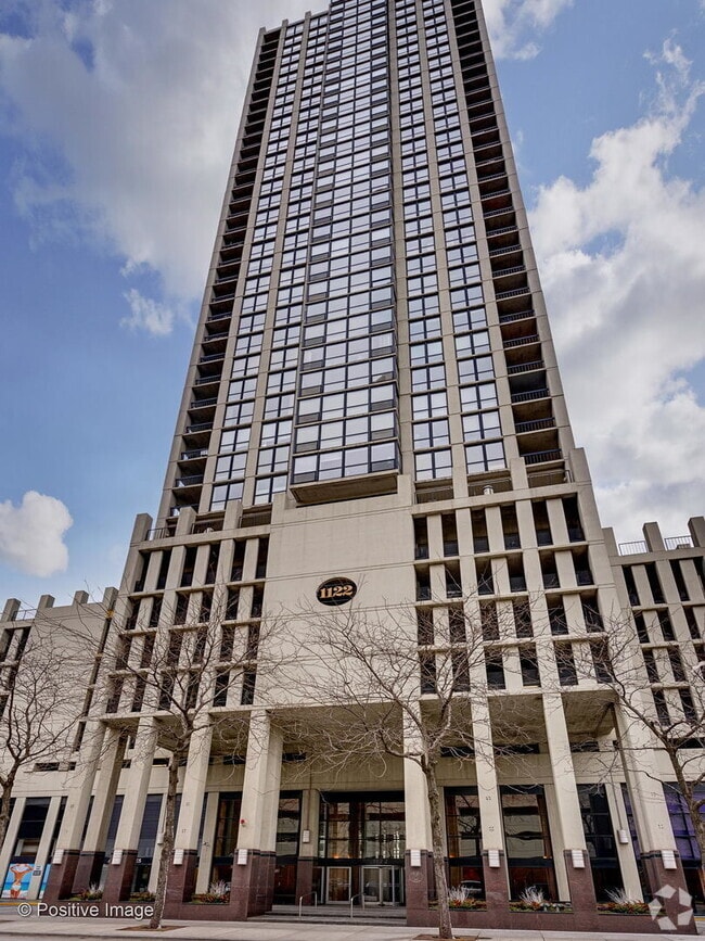 Apartments for Rent Near University of Illinois at Chicago Chicago