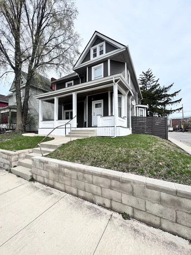 Primary Photo - 166-170 Dakota Ave