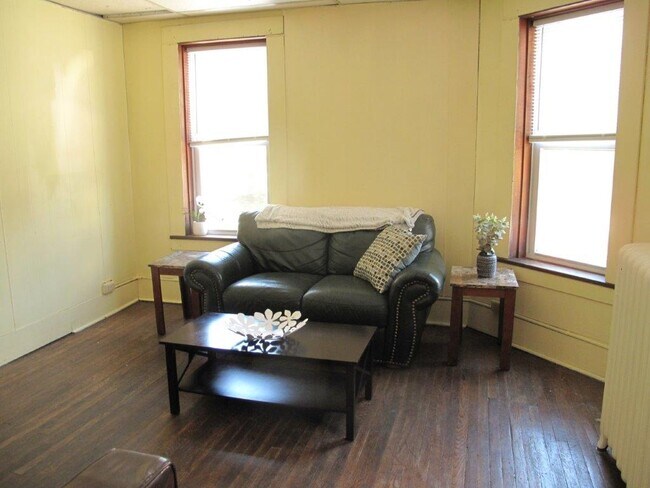 Foto del edificio - 105 Dryden Rd