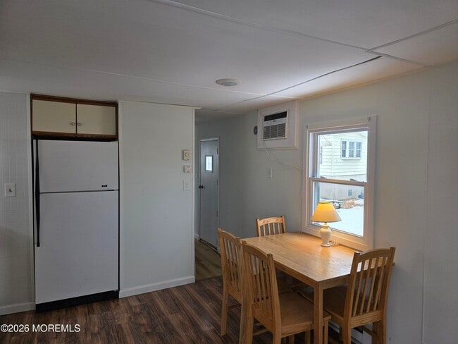 Building Photo - 469 S Green St