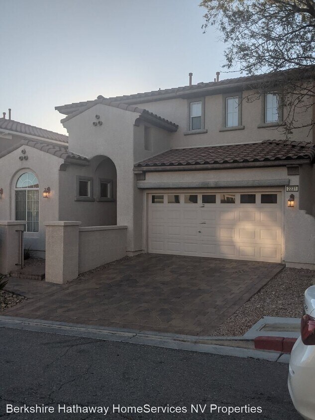 Foto principal - 3 br, 3 bath House - 2231 Red Bud St