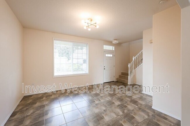 Building Photo - 732 NE 42nd Cir