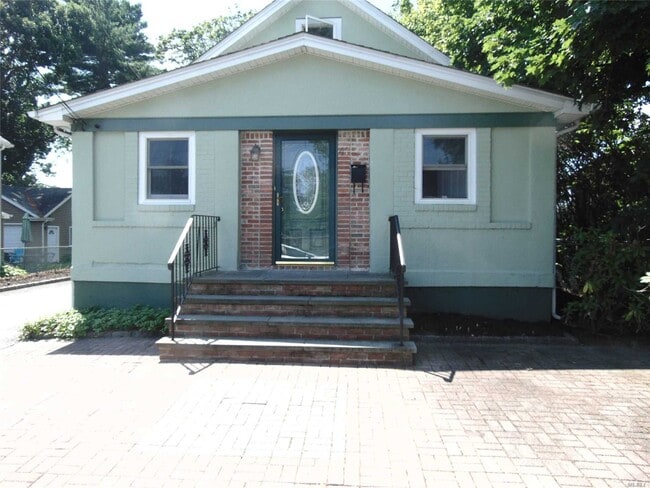 Building Photo - 47 Willis Ave