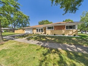 Building Photo - 16712 Elm St