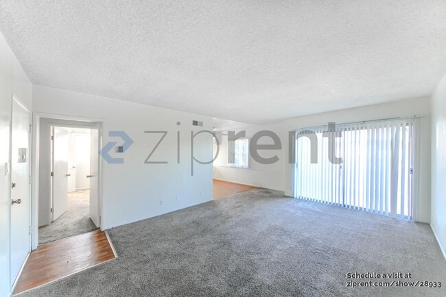 Building Photo - Unit 4