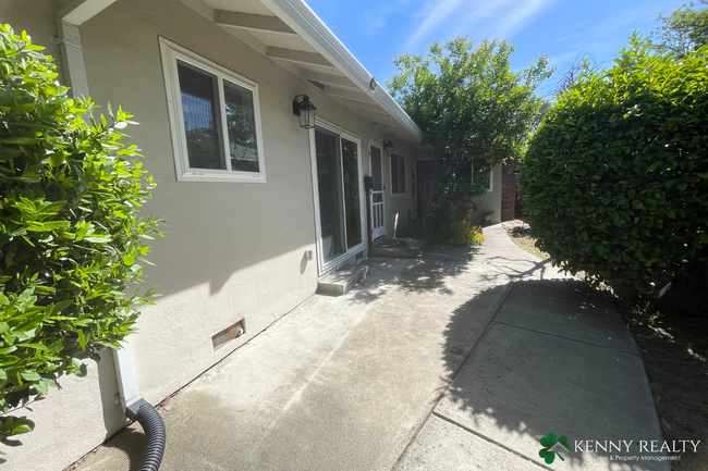 Building Photo - Completely Remodeled Two Bedroom Unit in a...
