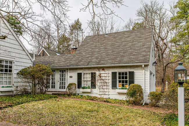 Building Photo - 607 Rosedale Rd