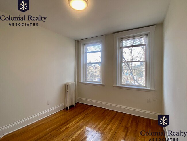 Building Photo - 8 Camelot Ct