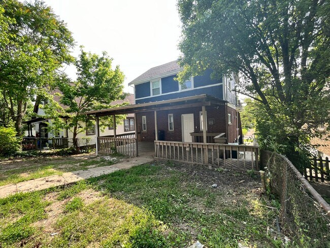 Building Photo - 1032 Woodlawn Ave. | 3 BR, 1 Bath