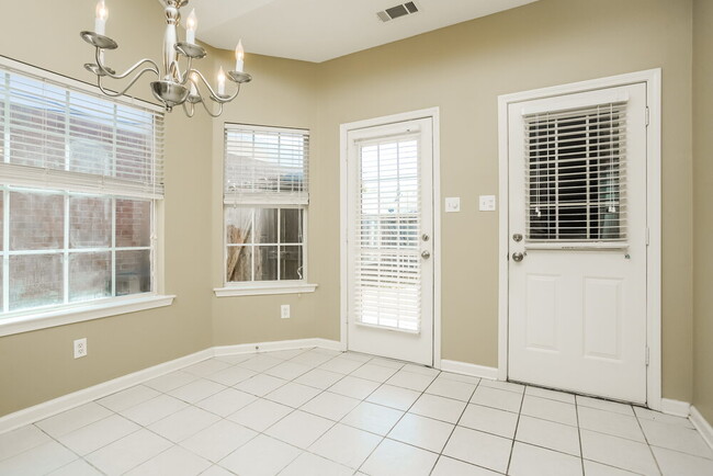 Foto del edificio - 6811 Seaside Dr