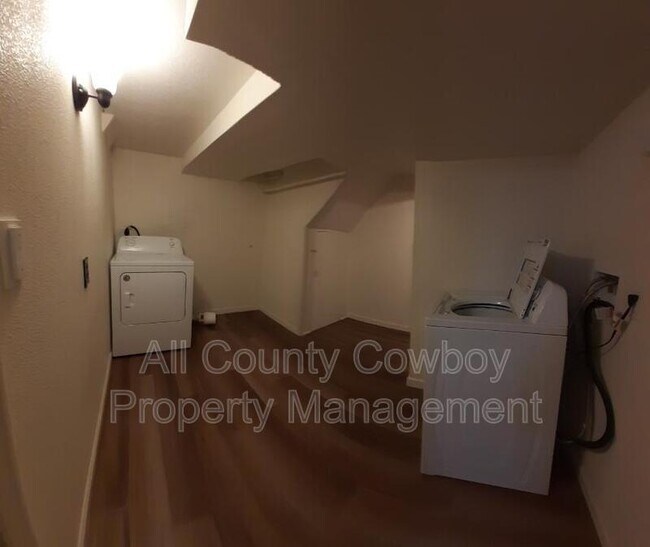 Foto del edificio - 422 W 2nd Ave