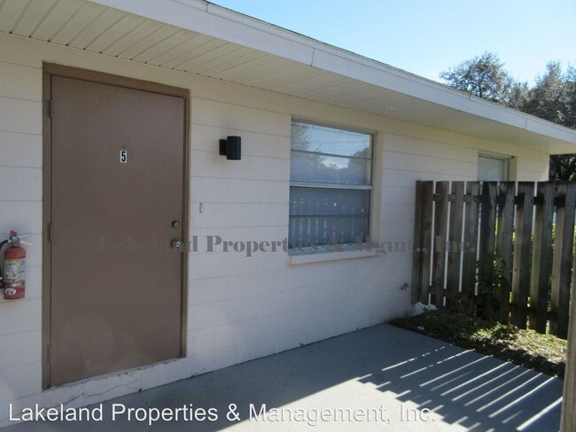 Building Photo - 815-817 W Carole St