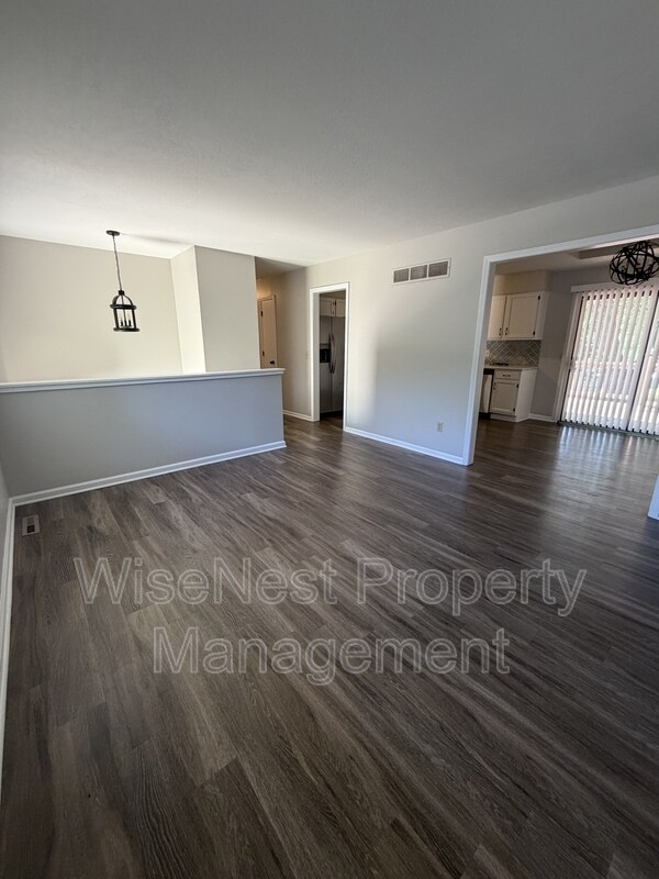 Building Photo - 1820 E Cherokee Ln